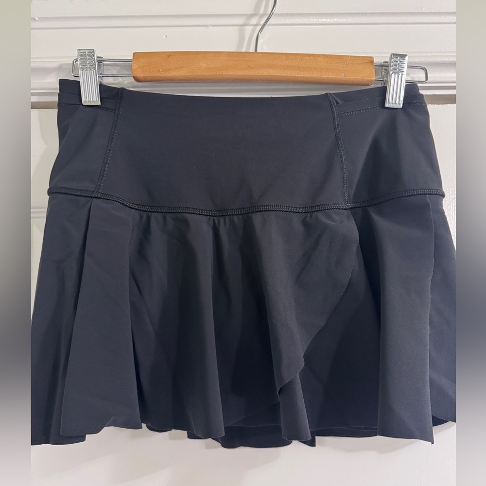 Lululemon Black Tennis Skirt, size 4